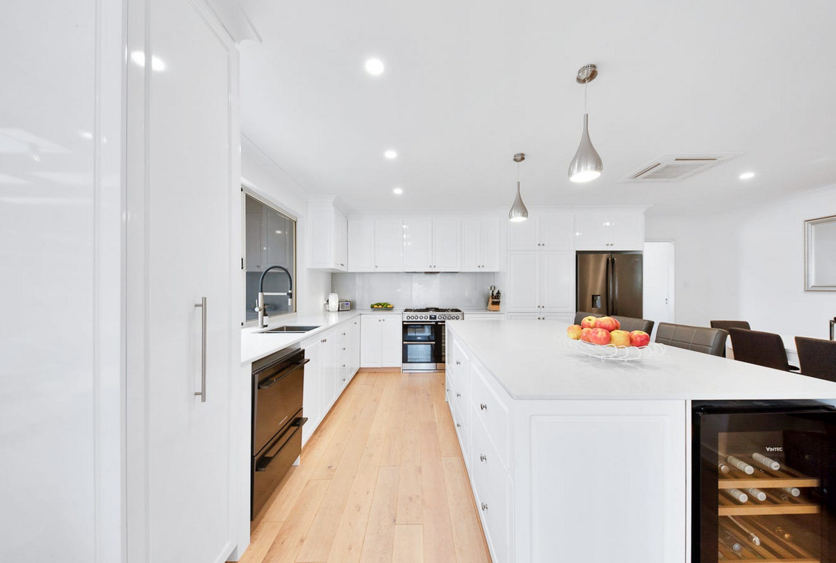15 Malabor Mews, Halls Head WA 6210